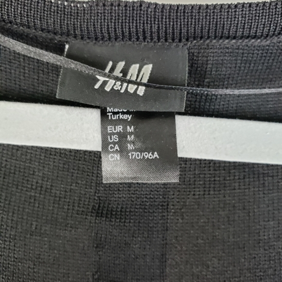 H&M Black Knit 3/4 Sleeve Pull Over Body Con Fit Faux Eye & Hook Back Dress Sz M - Picture 4 of 9